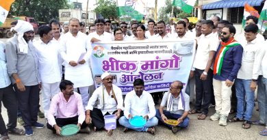 वैद्यकीय महाविद्यालयासाठी स्वतंत्र जागा, उपलब्ध करून, शासकीय यंत्रनेमार्फत नोकर भरती करण्याच्या प्रमुख मागणीसाठी गडचिरोली जिल्हा काँग्रेसचे ‘भीक मांगो’ आंदोलन वैद्यकीय महाविद्यालयासाठी स्वतंत्र जागा, उपलब्ध करून, शासकीय यंत्रनेमार्फत नोकर भरती करण्याच्या प्रमुख मागणीसाठी गडचिरोली जिल्हा काँग्रेसचे ‘भीक मांगो’ आंदोलन