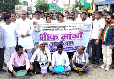 वैद्यकीय महाविद्यालयासाठी स्वतंत्र जागा, उपलब्ध करून, शासकीय यंत्रनेमार्फत नोकर भरती करण्याच्या प्रमुख मागणीसाठी गडचिरोली जिल्हा काँग्रेसचे ‘भीक मांगो’ आंदोलन वैद्यकीय महाविद्यालयासाठी स्वतंत्र जागा, उपलब्ध करून, शासकीय यंत्रनेमार्फत नोकर भरती करण्याच्या प्रमुख मागणीसाठी गडचिरोली जिल्हा काँग्रेसचे ‘भीक मांगो’ आंदोलन